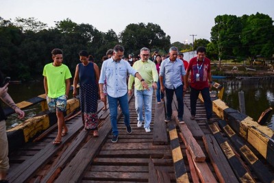 notícia: Após ouvir a comunidade, governador Clécio Luís dá ordem de serviço para reforma da ponte Santo Antônio, em Macapá