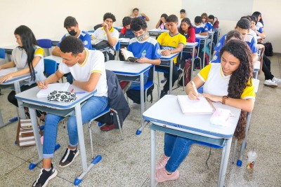 notícia: Mais de 2,7 mil vagas estão disponíveis nas escolas da rede estadual; saiba onde matricular