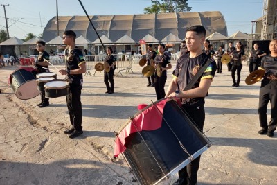 notícia: Escolas estaduais fazem esquenta para Concurso de Bandas e Fanfarras na 52ª Expofeira do Amapá