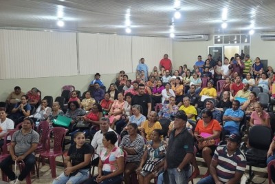 notícia: Caravana da Transposição reúne cerca de 500 pessoas no Fórum de Mazagão