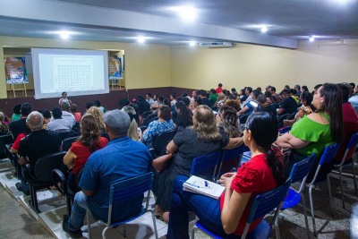 notícia: Governo do Amapá reúne mais de 100 gestores escolares para debater estratégias de ensino