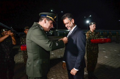 notícia:  Governador Clécio Luís recebe medalha do Exército Brasileiro no Dia do Soldado