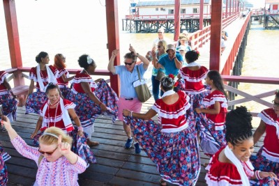 notícia: Governo do Amapá recebe cerca de 200 turistas de transatlântico nos pontos turísticos de Macapá 