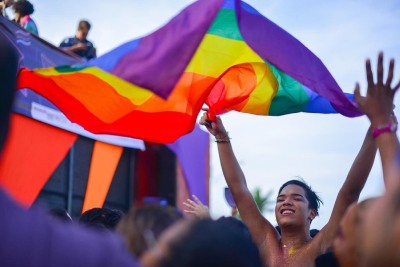 notícia: Governo do Amapá ilumina Monumento Marco Zero do Equador em ação pela causa LGBTQIAP+