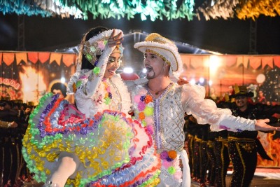 notícia: Quadrilhas estilizadas animam o público na penúltima noite do Arraiá do Povo