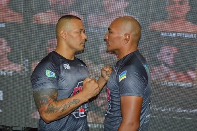 notícia: Cerimônia de pesagem e encaradas esquenta clima entre lutadores para evento de MMA na 52ª Expofeira do Amapá