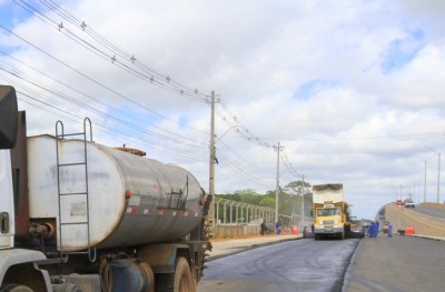 notícia: Governador Clécio Luís acompanha obras de interligação das rodovias Duca Serra e Norte-Sul, em Macapá