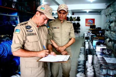 notícia: Ponto Legal: Corpo de Bombeiros inicia operação para entregar alvarás de prevenção contra incêndio a empreendimentos de Macapá 