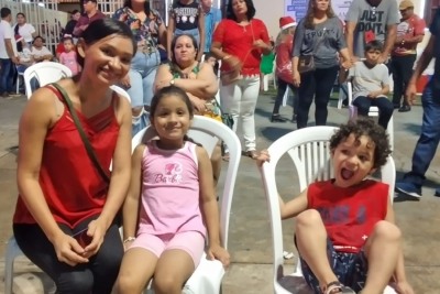 notícia: ‘É um momento que faz a gente pensar em dias melhores’, conta mãe ao assistir Cantata Natalina das Escolas Estaduais, em Macapá