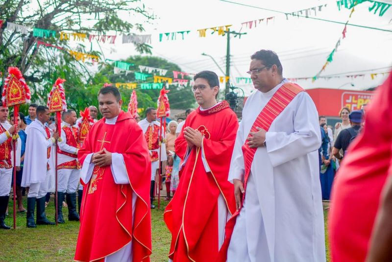 Missa celebra a fé do povo de Mazagão Velho no Dia de São Tiago.

Em 2024, festividade completa 247 anos de tradição e recebe apoio do Governo do Amapá. <div class='credito_fotos'>Foto: Maksuel Martins   |   <a href='/midias/2024/originais/15645_d3edf88d-ba3d-9e95-a441-7b33a2f291d4.jpg' download><i class='fa-solid fa-download'></i> Download</a></div>