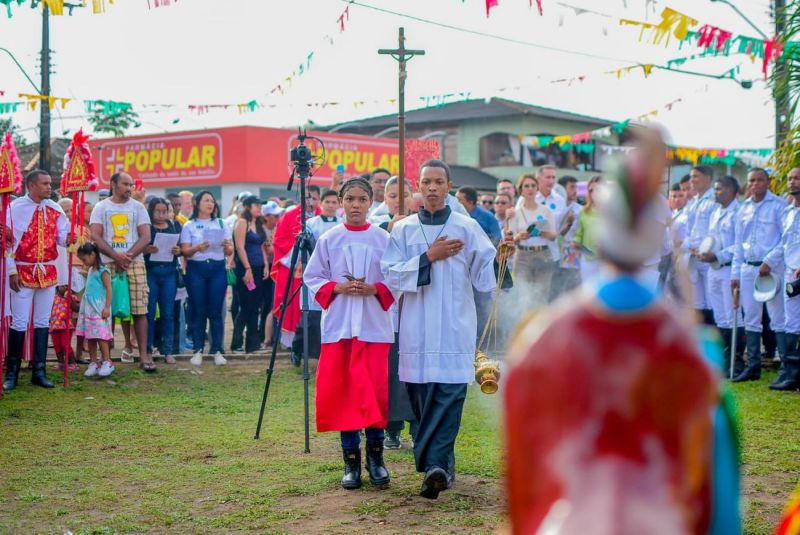 Missa celebra a fé do povo de Mazagão Velho no Dia de São Tiago.

Em 2024, festividade completa 247 anos de tradição e recebe apoio do Governo do Amapá. <div class='credito_fotos'>Foto: Maksuel Martins   |   <a href='/midias/2024/originais/15645_e19f22ce-64aa-7e46-f343-d56cf933e7e7.jpg' download><i class='fa-solid fa-download'></i> Download</a></div>