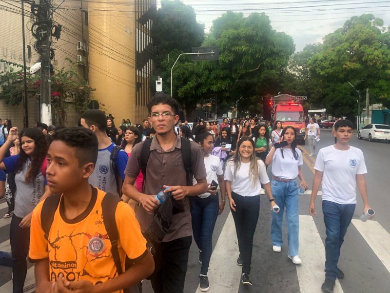 A comemoração contou com uma caminhada até a Praça da Bandeira