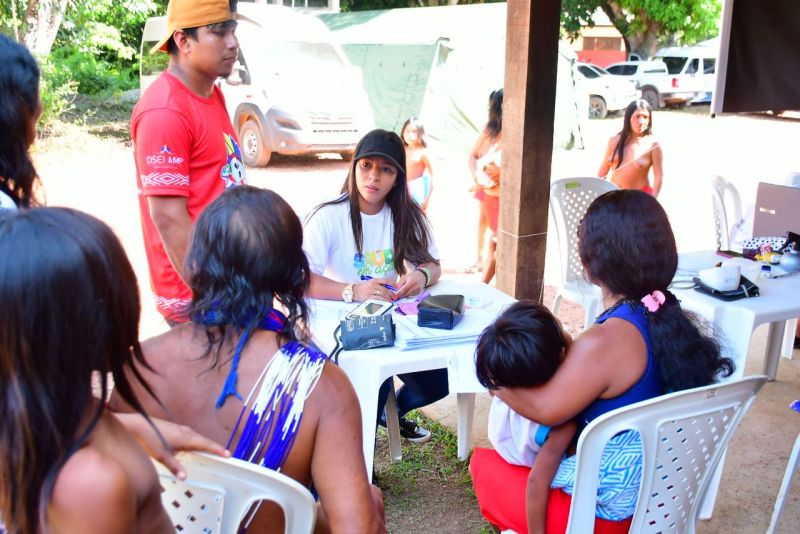 Indígenas passam por triagem para consultas médicas 