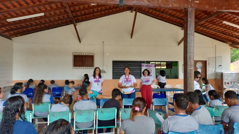 A ação contou com a palestra das técnicas da Secretaria da Mulher que abordaram as características da ansiedade e depressão, autocuidado e apresentação da Rede de Atendimento à Mulher (RAM)