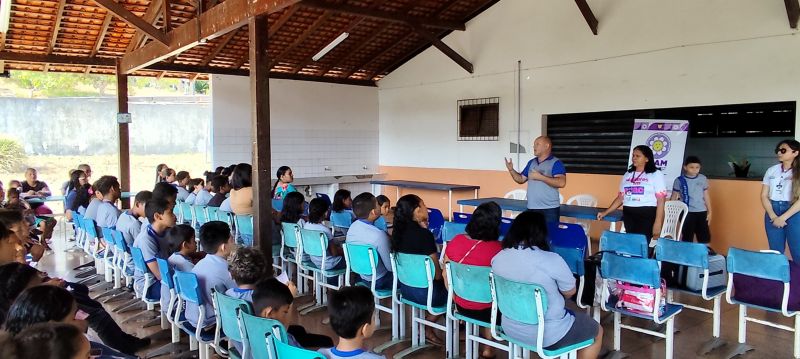 Diretor da Escola fazendo a abertura do evento 