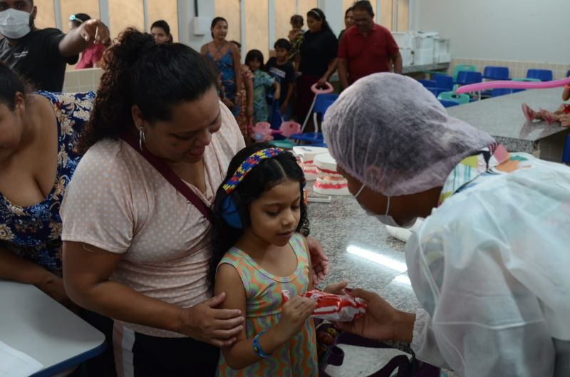 Distribuição de kits de higiene bucal