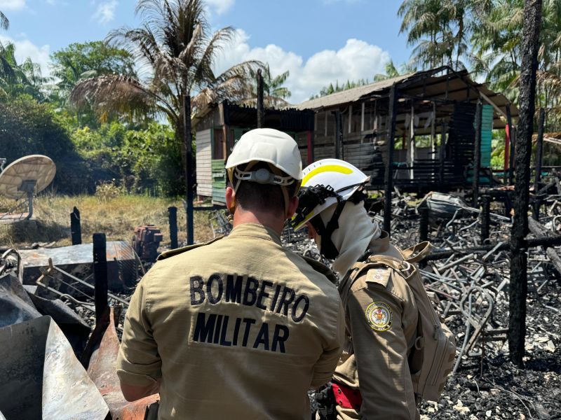 Militares do Corpo de Bombeiros na perícia no local do sinistro, em setembro