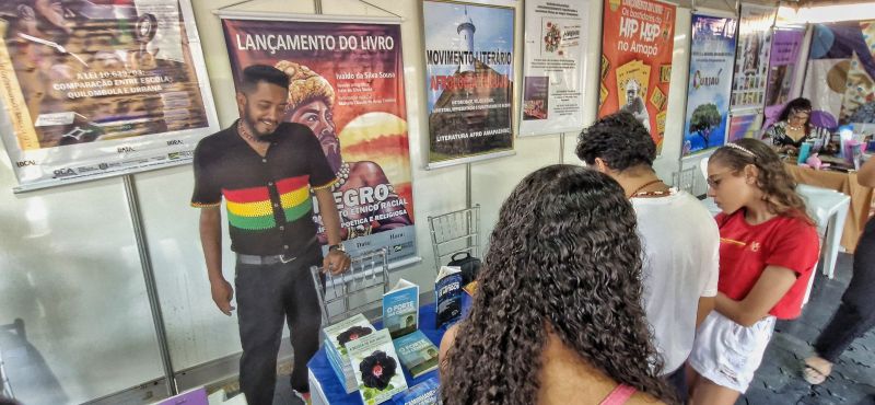 Corredor Literário Afro-Amapanese está aberto todos os dias durante o 29º Encontro dos Tambores