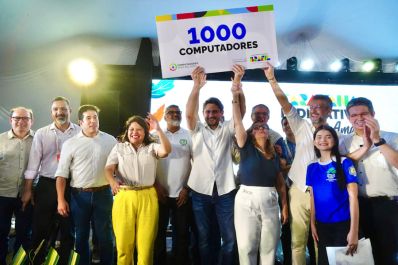 notícia: 'Vão reforçar no avanço da educação no Amapá', celebra governador Clécio Luís ao receber 1.000 computadores do Governo Federal