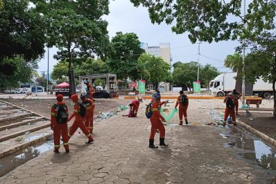 notícia: Governo do Amapá garante limpeza total da Praça da Bandeira, após realização do Carnaval do Povo 2024