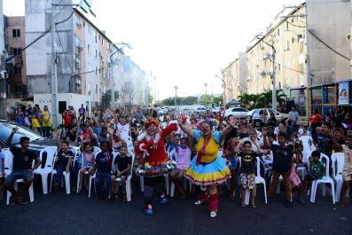 notícia: Governo do Amapá leva exibição de filme infantil e brincadeiras para famílias do Residencial Miracema, em Macapá