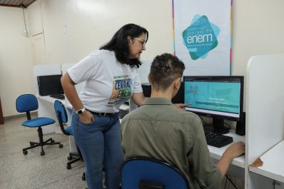 notícia: Governo do Amapá disponibiliza estrutura e orientação para estudantes sem acesso à internet efetivarem inscrição no ensino superior