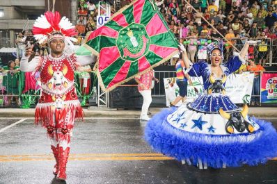 notícia: FOTOS: veja como foi o desfile da Maracatu da Favela, em Macapá