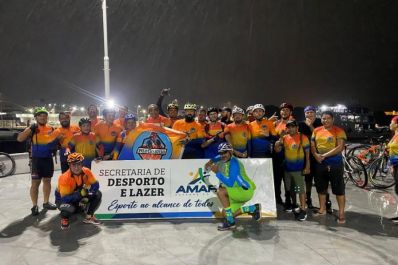 notícia: Mais de 200 ciclistas participam de passeio noturno para celebrar os 266 anos de Macapá