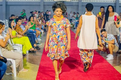 notícia: Desfile de moda e ação de empreendedorismo encerram projeto 'Afro Mulher' no Conjunto Macapaba, em Macapá