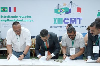 notícia: Comissão Mista Transfronteiriça: governador Clécio Luís assina acordo para implantação de cabo submarino de fibra ótica da Europa ao Amapá