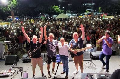 notícia: Praça da Bandeira revive nostalgia da folia de rua em mais uma edição do Carnaval do Povo, em Macapá