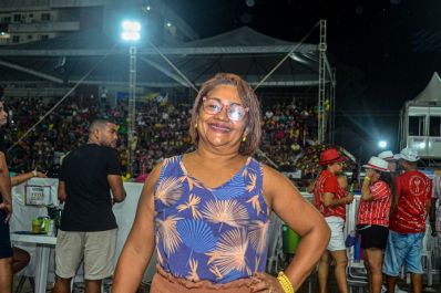 notícia: 'É uma festa linda no melhor lugar', comenta foliã sobre Carnaval no Meio do Mundo do Governo do Amapá