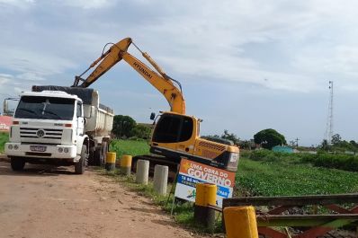 notícia: Governo do Amapá já retirou mais de 1,5 tonelada de entulhos e lixo do canal das Pedrinhas, em Macapá