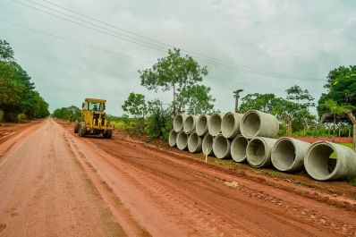 notícia: Governo do Amapá inicia segunda etapa das obras de pavimentação asfáltica do ramal do Porto do Céu, em Macapá