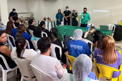 notícia: Abril Verde: Governo do Amapá conscientiza servidores do Hospital de Santana sobre prevenção de acidentes no trabalho 