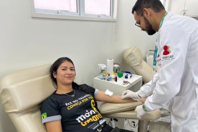 notícia: Maio Amarelo: Governo do Amapá leva serviços da carreta do Hemoap ao prédio do Detran, em Macapá