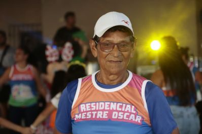 notícia: ‘Me sinto bem e feliz em participar’, diz aposentado sobre carnaval do Governo do Estado no Conjunto Mestre Oscar Santos