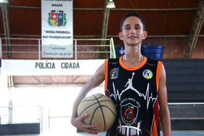 notícia: 'O basquete mudou a minha vida', conta adolescente de projeto social do Governo do Estado 