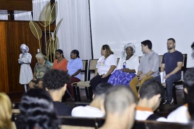 notícia: Governo do Amapá promove roda de conversa com homenagem às parteiras tradicionais do estado, no Museu Sacaca