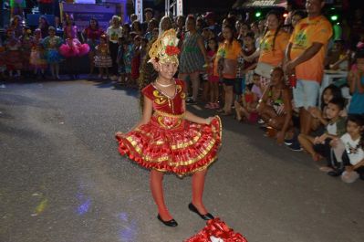 notícia: 'Ensaiei bastante para esse evento incrível e valeu a pena', diz miss caipira infantil durante festa junina no Residencial Jardim Açucena