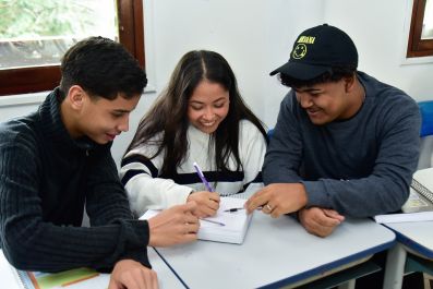 notícia: No Amapá, mais de 28 mil alunos da rede estadual de ensino poderão participar da seleção para o programa Jovem Senador