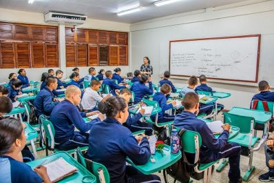 notícia: Governo do Amapá garante salários acima do piso nacional para novos servidores da Educação