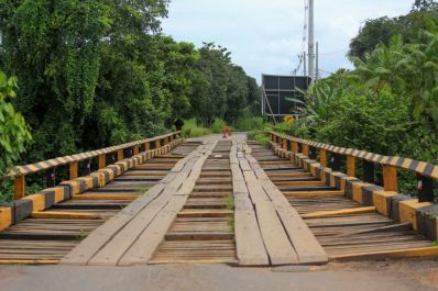 notícia: Governo do Amapá inicia reforma emergencial da ponte sobre o Rio Anauerapucu nesta quarta-feira, 10 