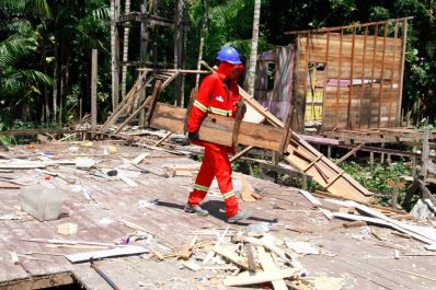 notícia: Governo do Amapá inicia retirada de casas desocupadas e entulhos para avanço nas obras do Complexo do Aturiá