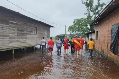 notícia: Governo do Amapá leva ação humanitária para aldeias indígenas afetadas por cheia do Rio Oiapoque