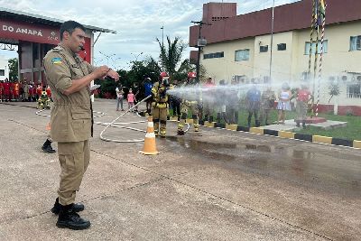 notícia: Competições de salvamento e combate a incêndios marcam Semana do Bombeiro no Amapá