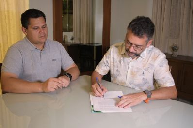 notícia: Governador Clécio Luís decreta situação de emergência em Macapá para ajudar famílias atingidas pela força do Rio Amazonas no Aturiá