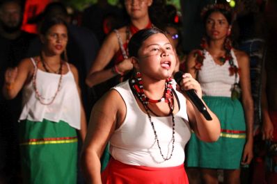 notícia: ‘Estamos reflorestando mentes’, celebra educadora indígena sobre o histórico Turé no Monumento Marco Zero do Equador