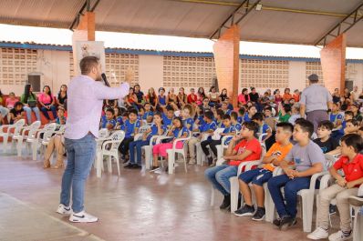 notícia: Governo do Amapá promove formatura de 250 alunos no programa Proerd Pé na Estrada, em Laranjal do Jari