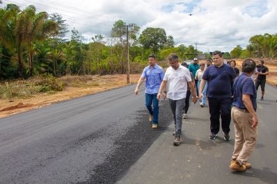 notícia: Governador Clécio Luís vistoria pavimentação asfáltica da AP-110, rodovia que dá acesso ao município de Cutias